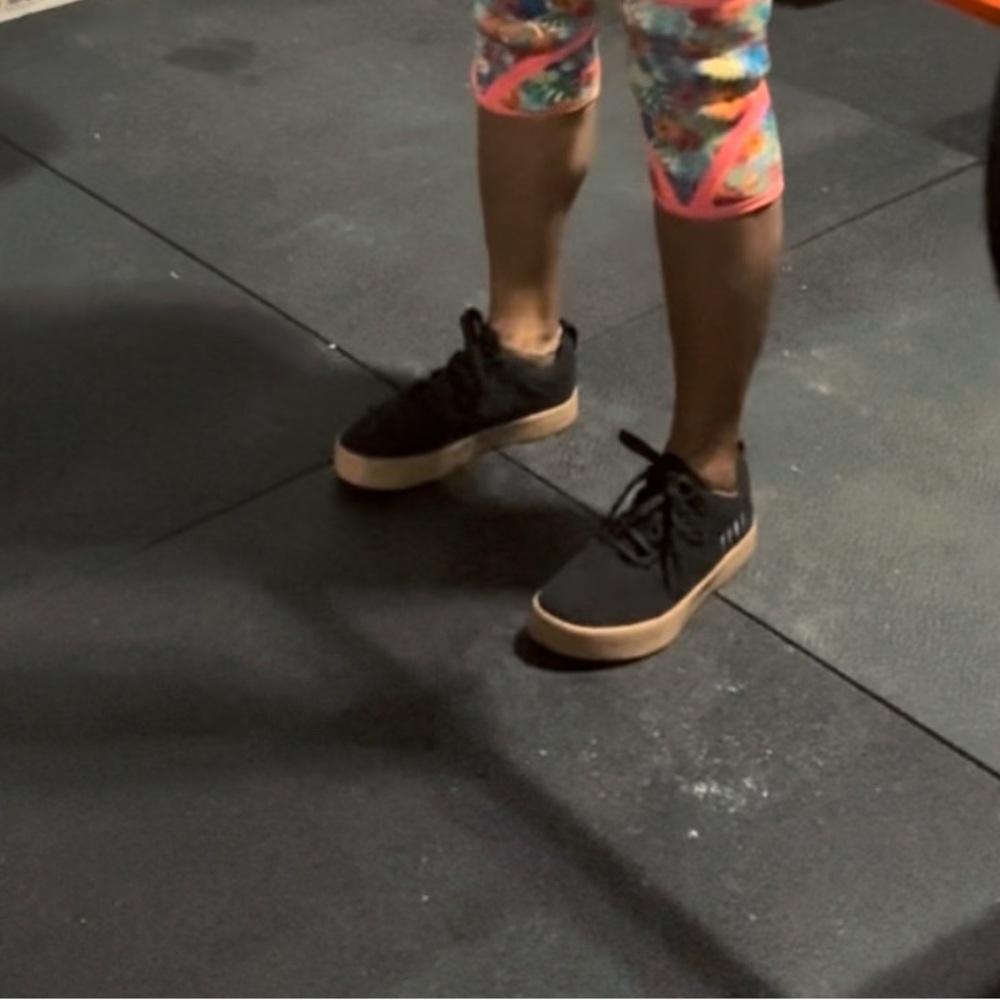 NOBULL Black gum canvas trainer- women 9.5- like new